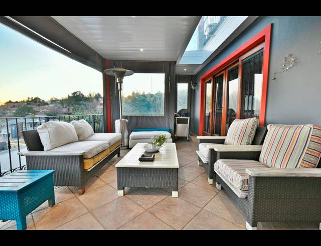 6 BEDROOM HOUSE FOR SALE IN GLENVISTA